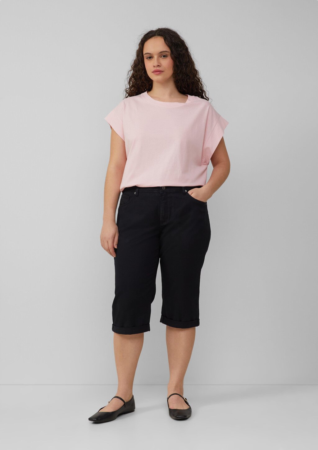 Jeans / Curvy Fit / Mid Rise / Capri Length