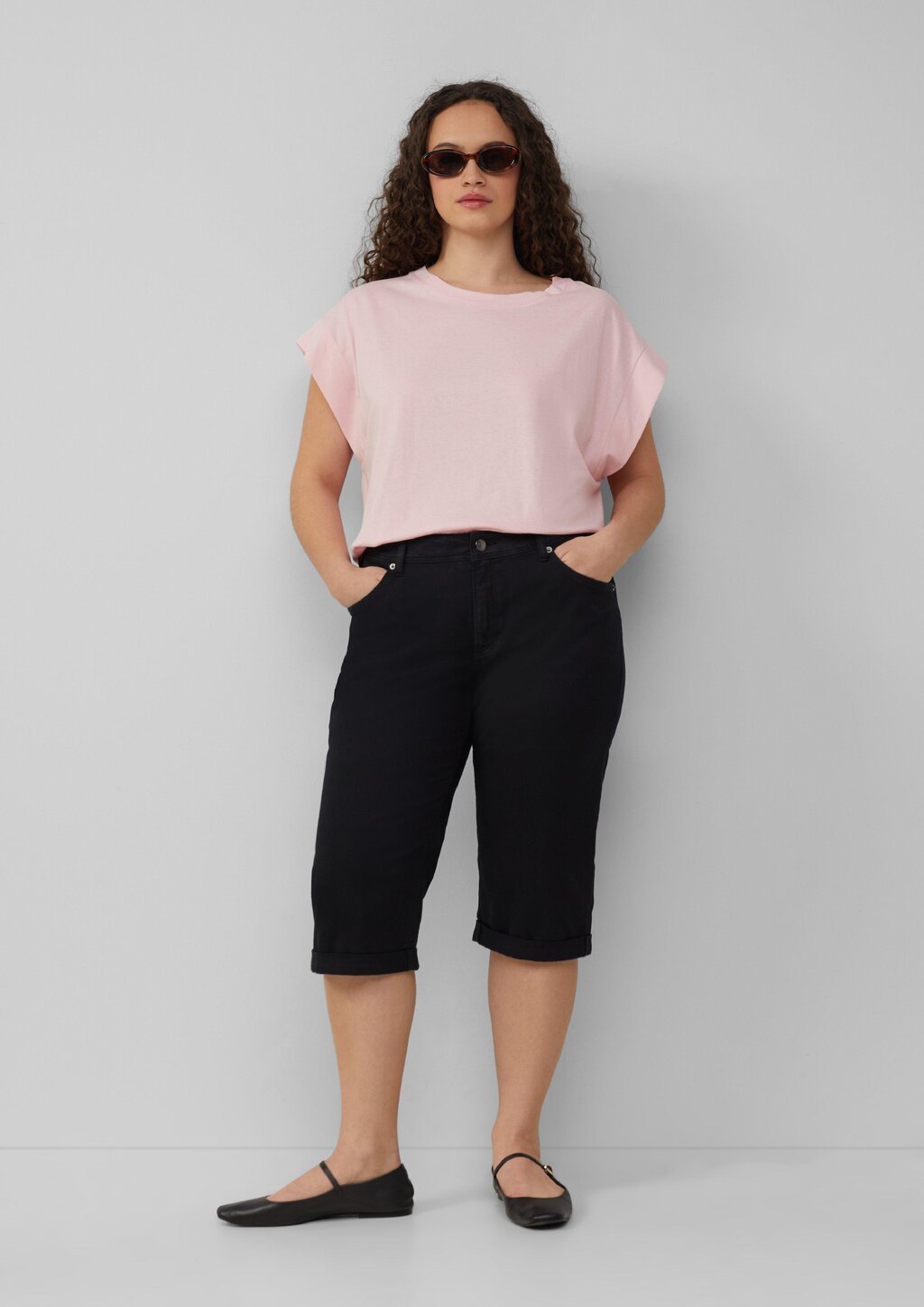 Jeans / Curvy Fit / Mid Rise / Capri Length