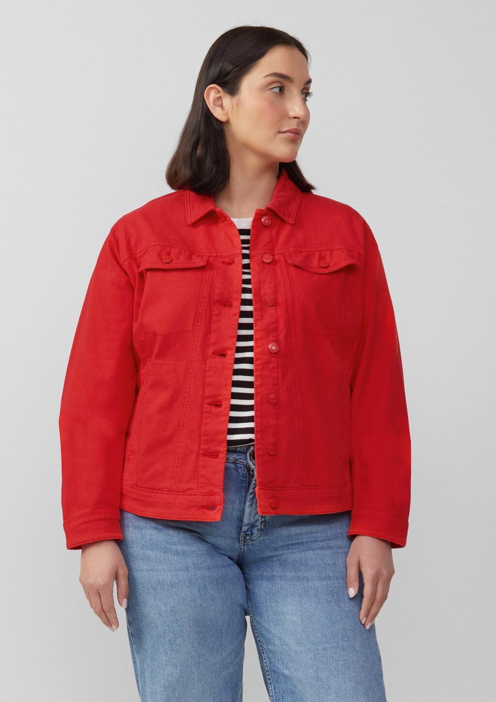 Elastische Jeansjacke mit seitlichen Eingrifftaschen