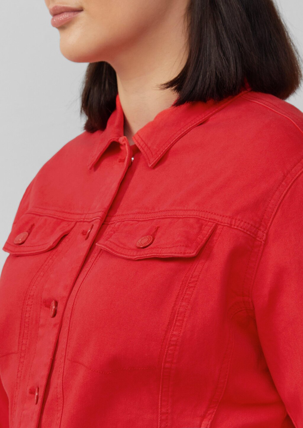 Elastische Jeansjacke mit seitlichen Eingrifftaschen