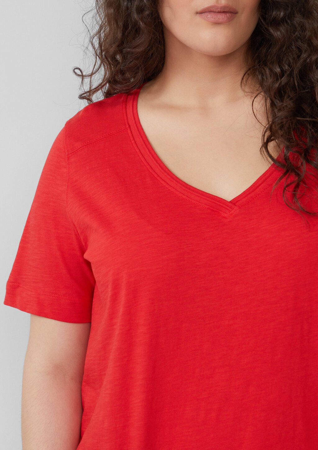 T-Shirt aus Flammgarn mit V-Ausschnitt