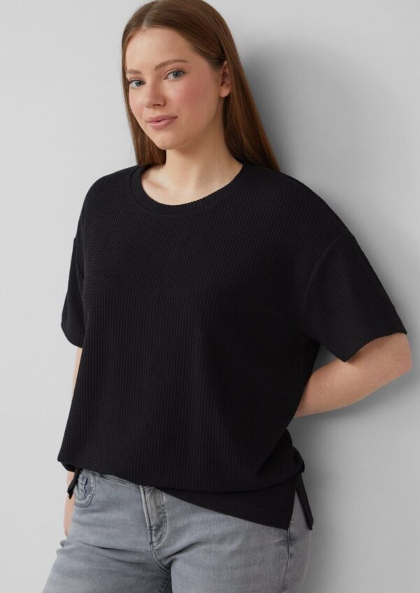 Strukturiertes Shirt mit überschnittener Schulter