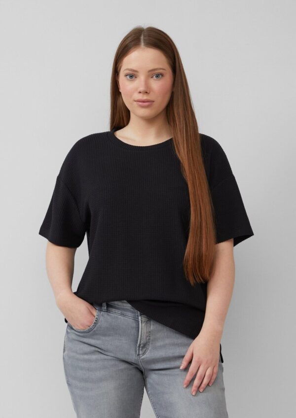 Strukturiertes Shirt mit überschnittener Schulter