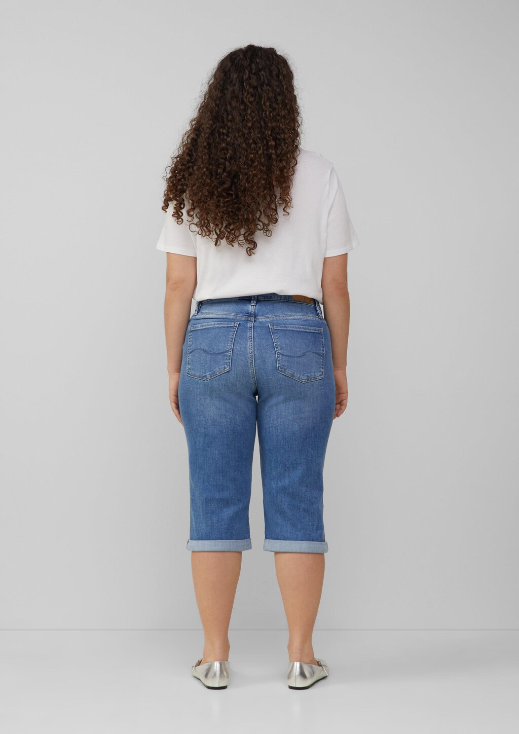 Jeans / Slim Fit / Mid Rise / Capri Length