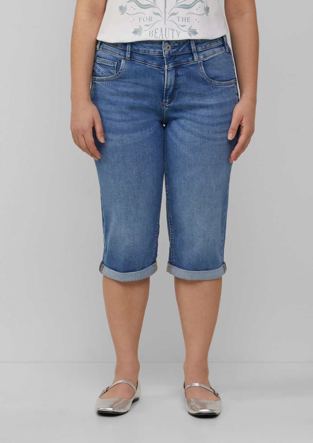 Jeans / Slim Fit / Mid Rise / Capri Length