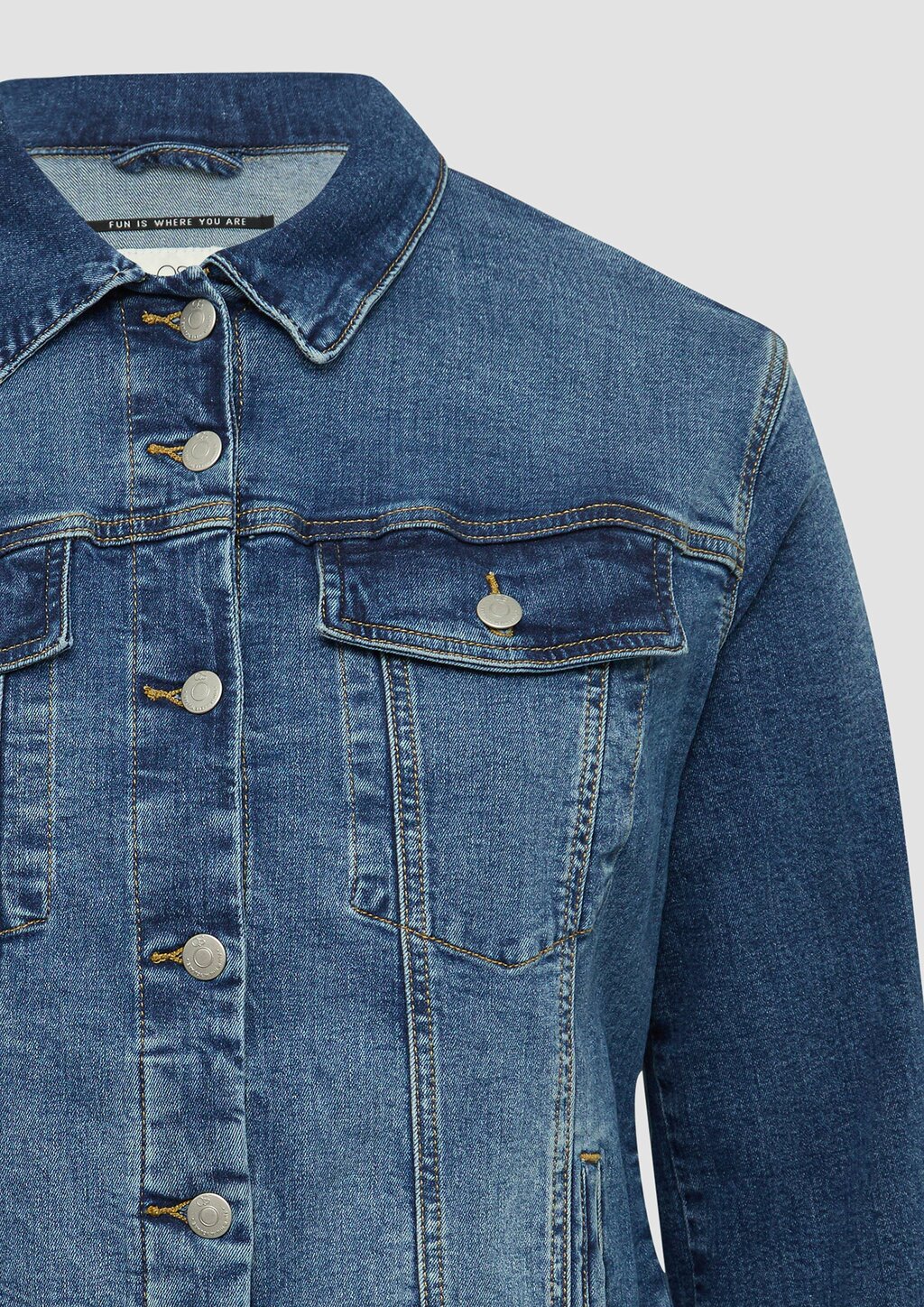 Schmal geschnittene Denimjacke in authentischer Waschung