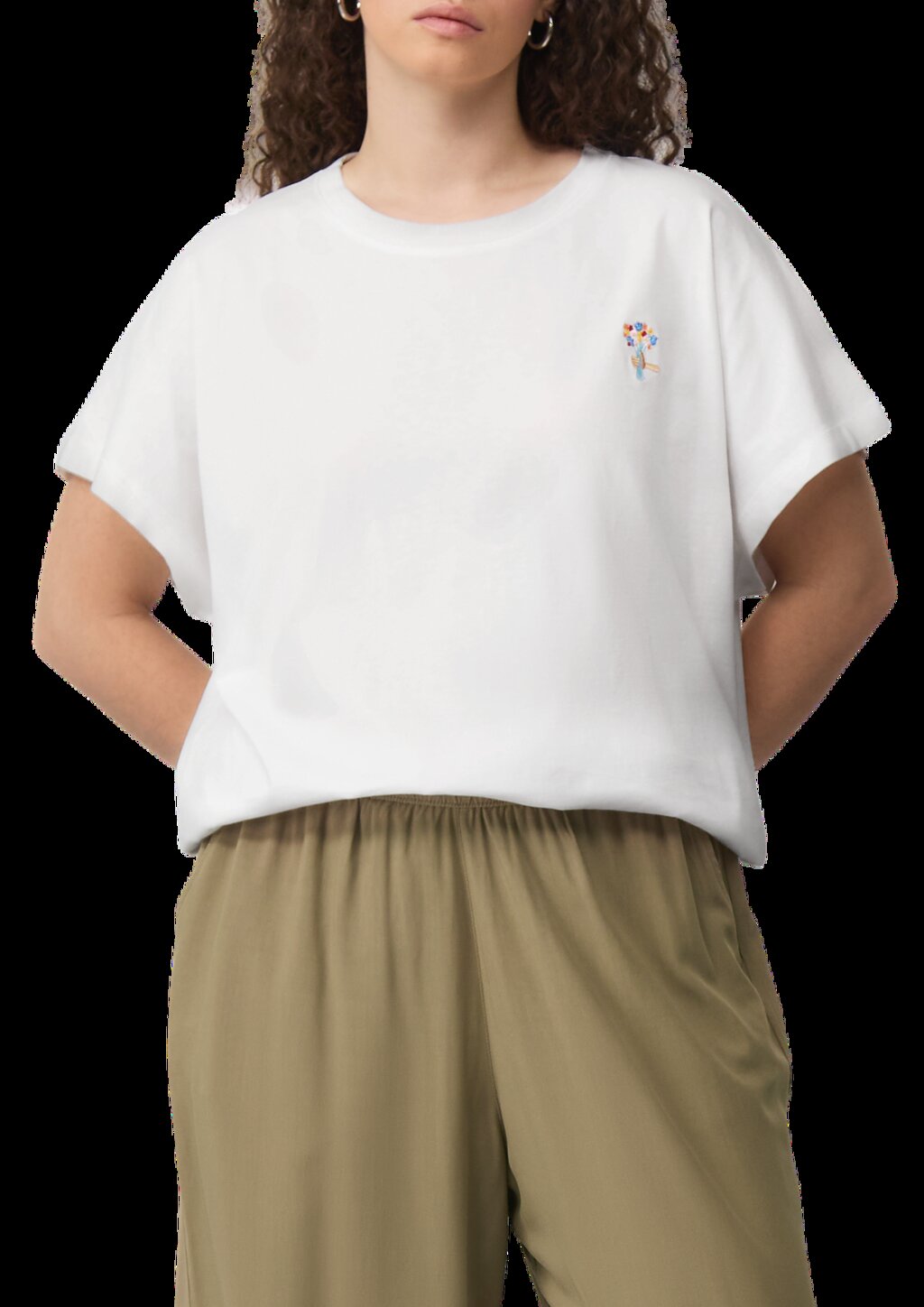 Lässiges Shirt mit angeschnittener Schulter und kleiner Stickerei