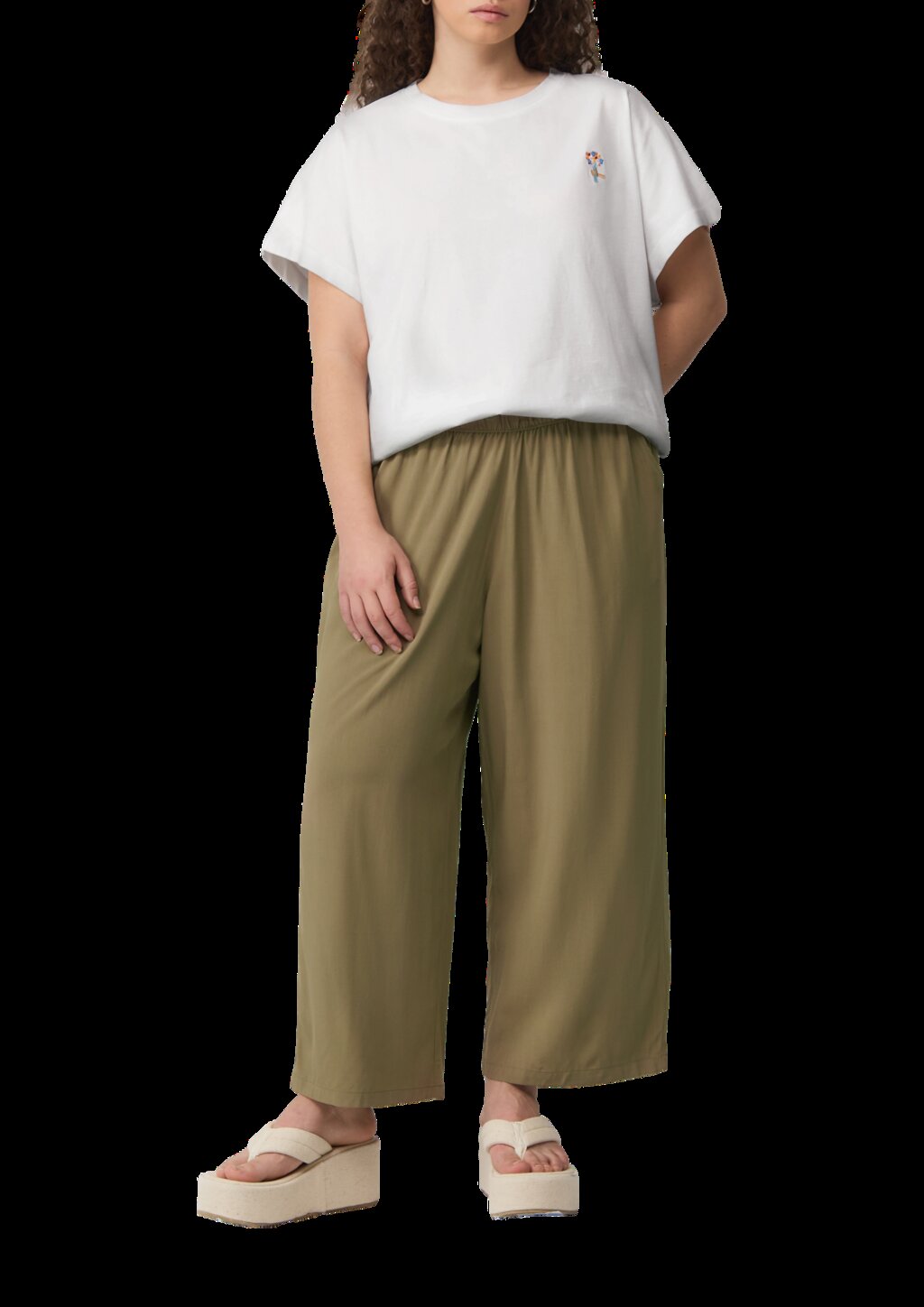 Lässiges Shirt mit angeschnittener Schulter und kleiner Stickerei