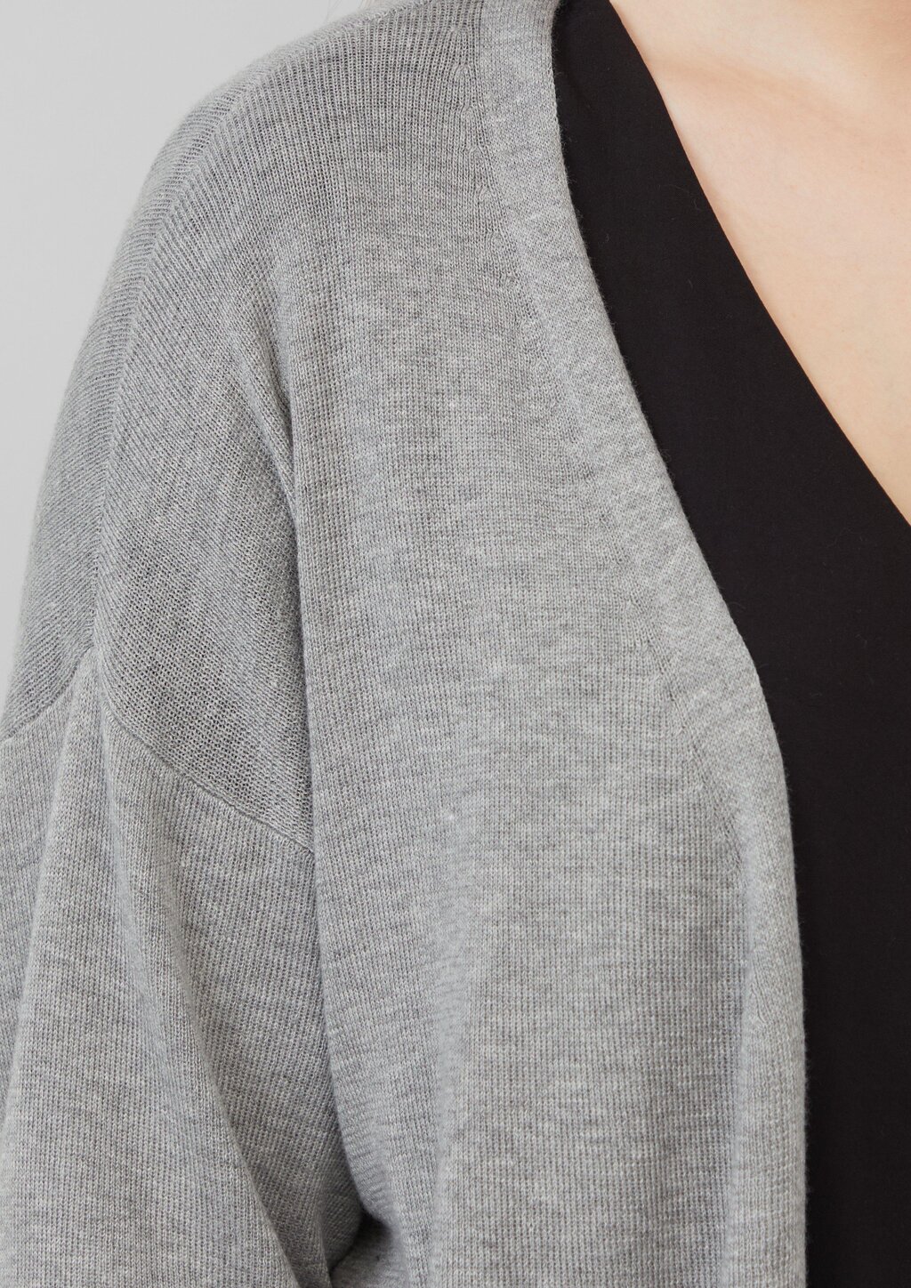 Strickjacke mit überschnittener Schulter