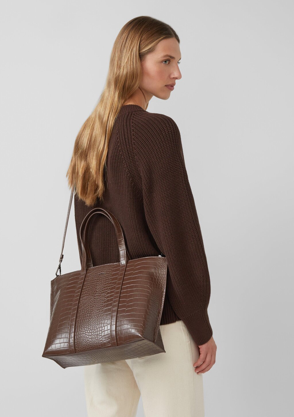 Geräumiger Shopper aus Lederimitat in Kroko-Optik