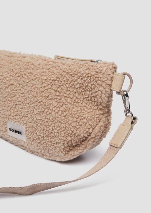Crossbody-Bag aus Teddyplüsch