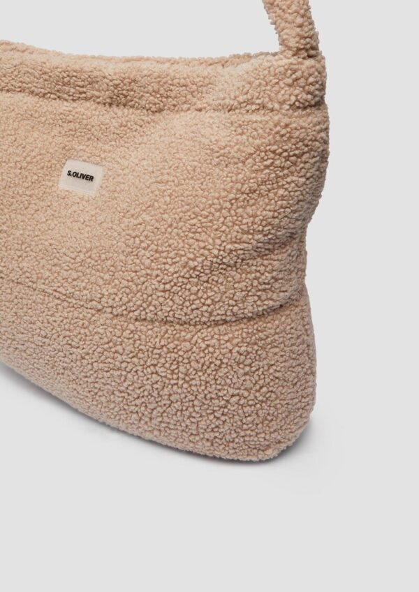 Kuschelige Teddy-Hobo-Bag mit Magnetverschluss