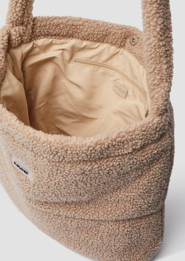 Kuschelige Teddy-Hobo-Bag mit Magnetverschluss