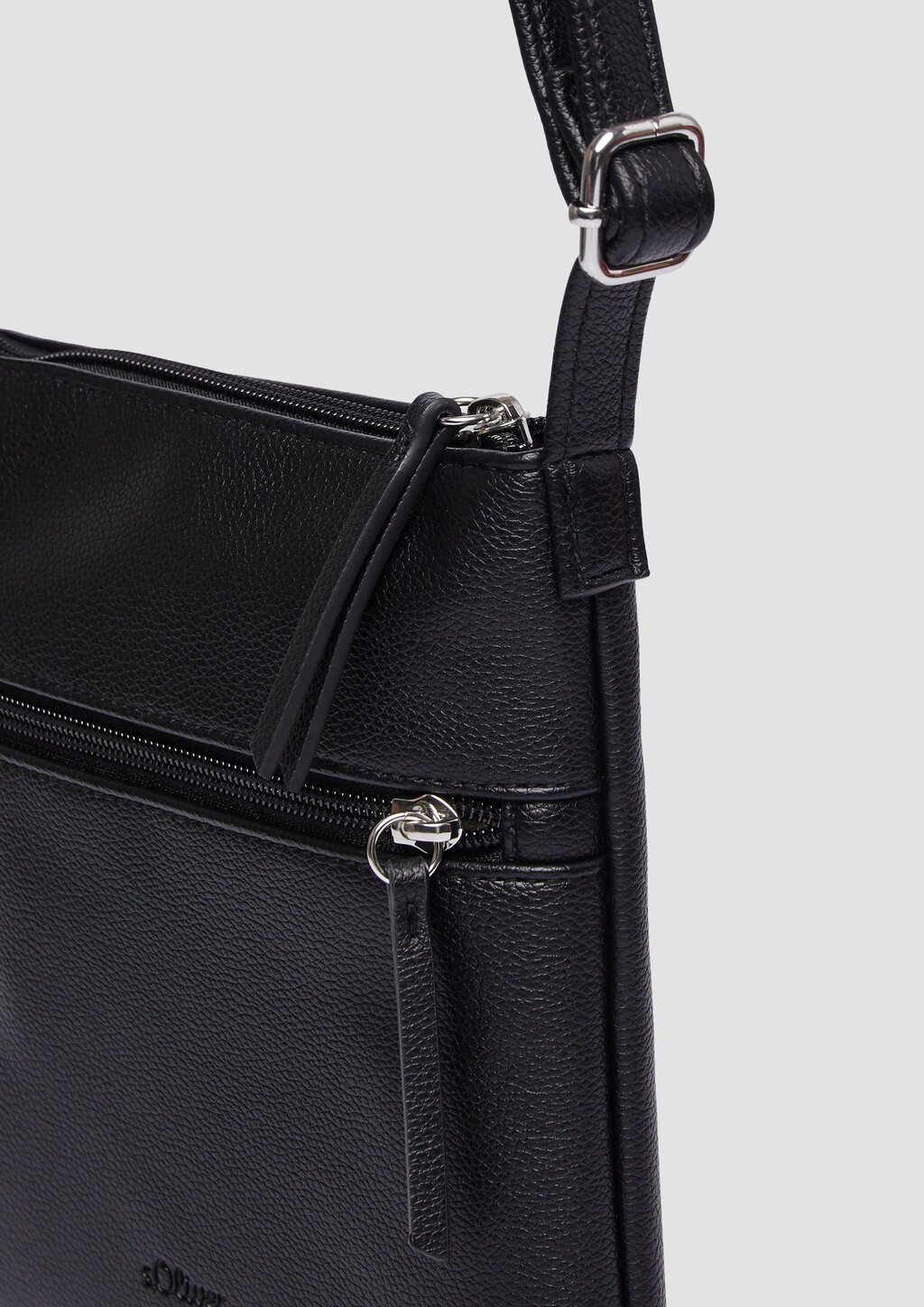 Modische Citybag mit längenverstellbarem Schulterriemen