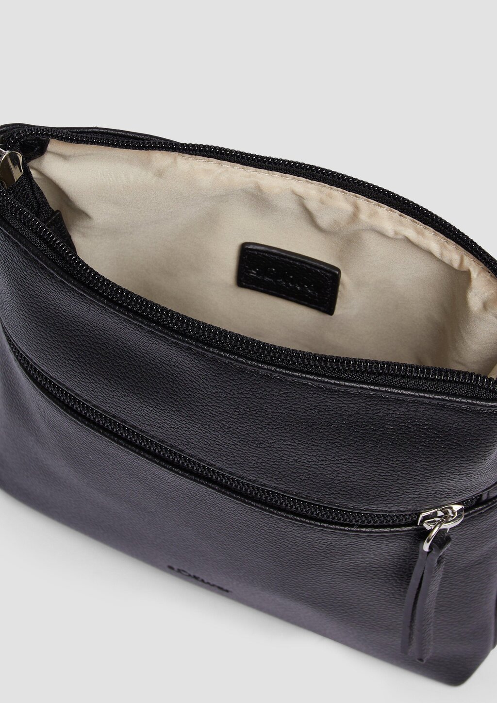 Modische Citybag mit längenverstellbarem Schulterriemen