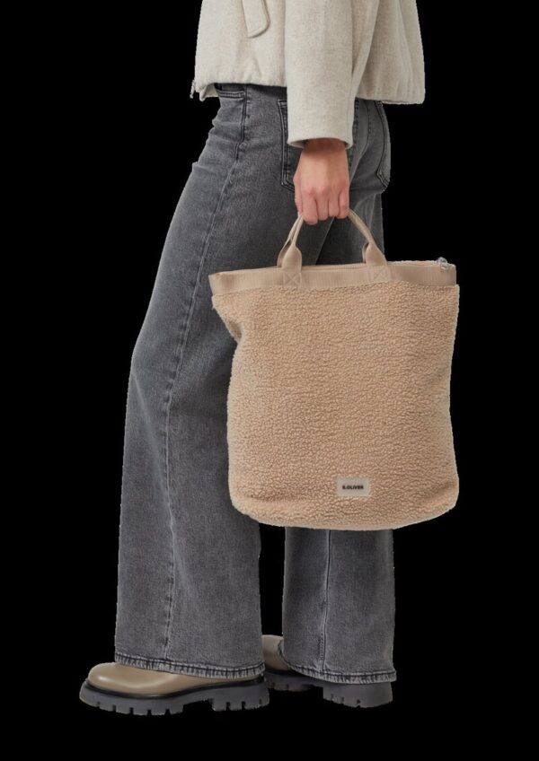 Rucksack aus Teddyplüsch mit Logo-Patch