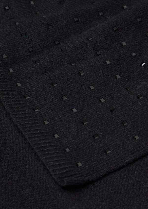 Schal mit Schmucksteinen