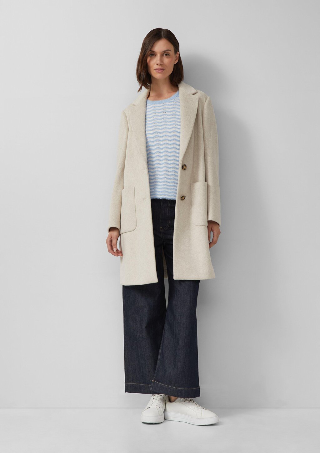 Softer Mantel mit Reverskragen und aufgesetzten Taschen