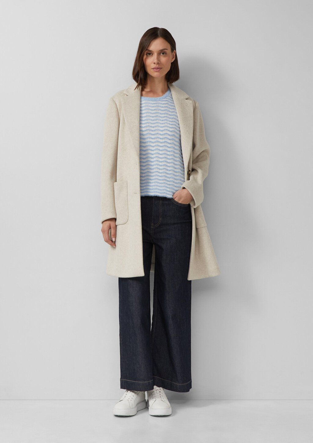 Softer Mantel mit Reverskragen und aufgesetzten Taschen