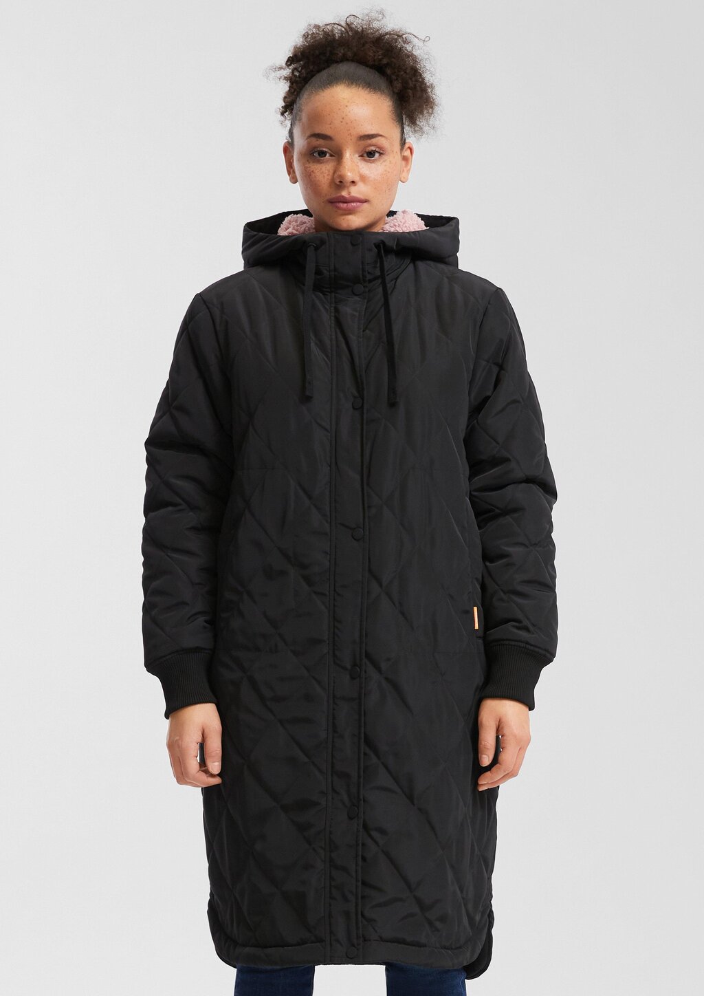 Locker geschnittener Steppmantel mit Teddyfutter