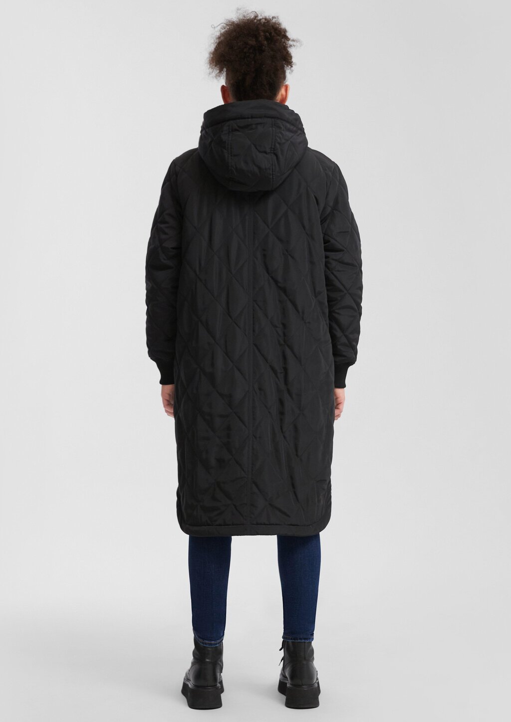 Locker geschnittener Steppmantel mit Teddyfutter