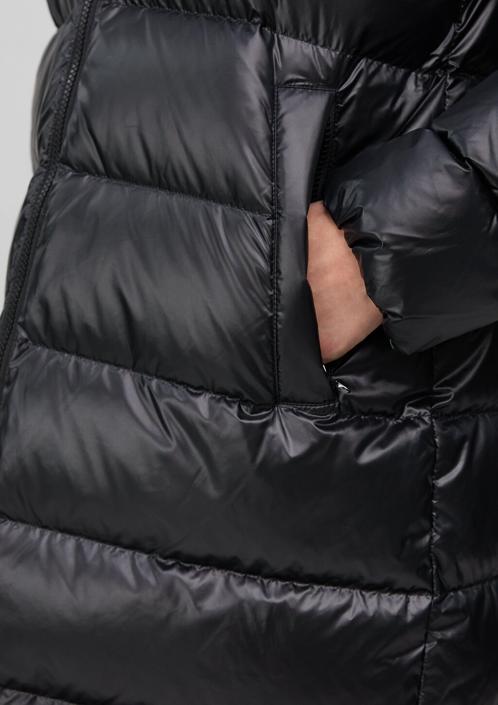 Kapuzen-Steppmantel mit recycelter Daune
