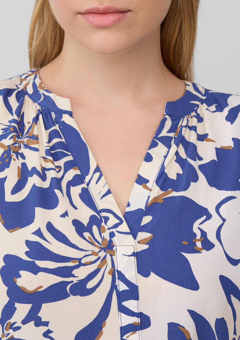 Tunikabluse aus Viskosemix mit All-over-Print