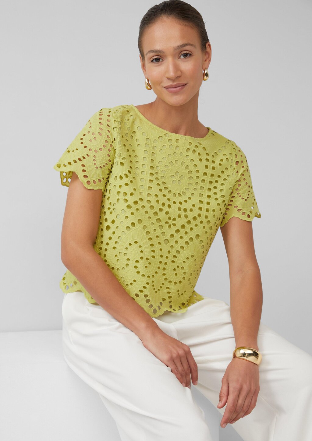 Verkürzte Baumwollbluse aus Lochstickerei