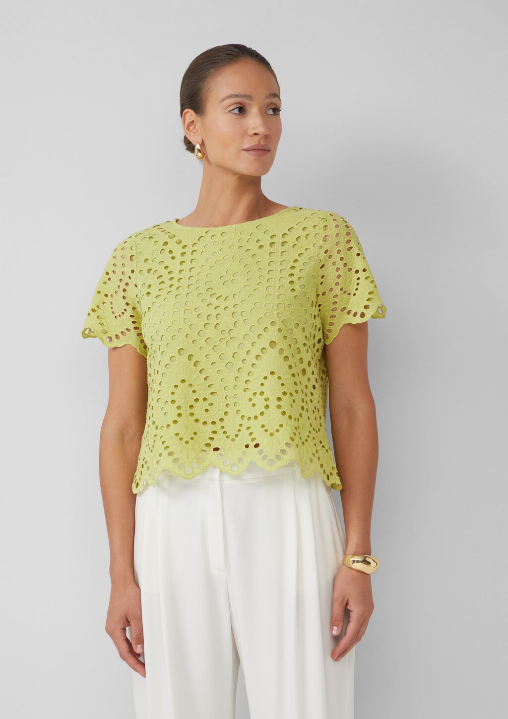 Verkürzte Baumwollbluse aus Lochstickerei