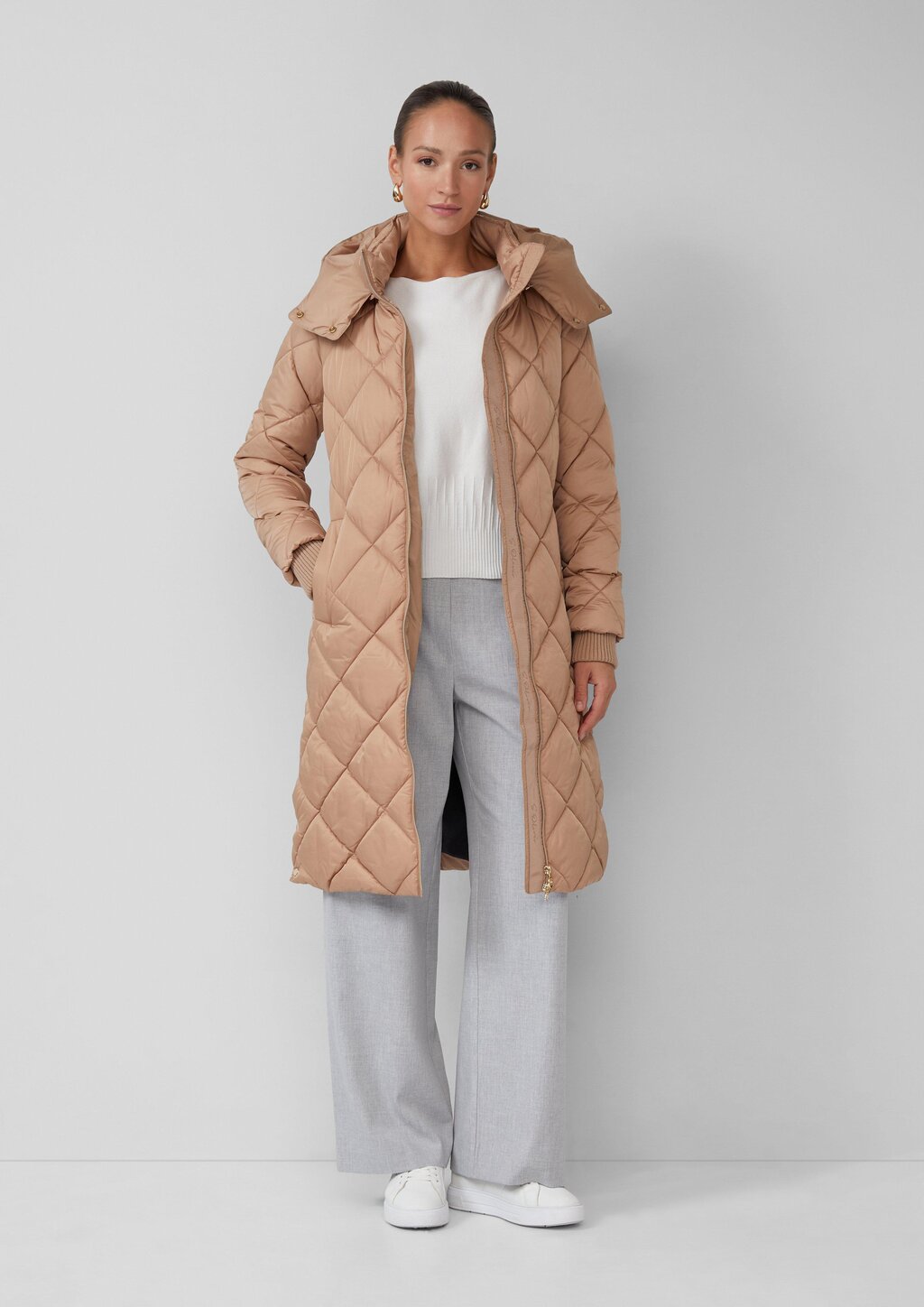 Wattierter Steppmantel mit abnehmbarer Kapuze und Reißverschluss