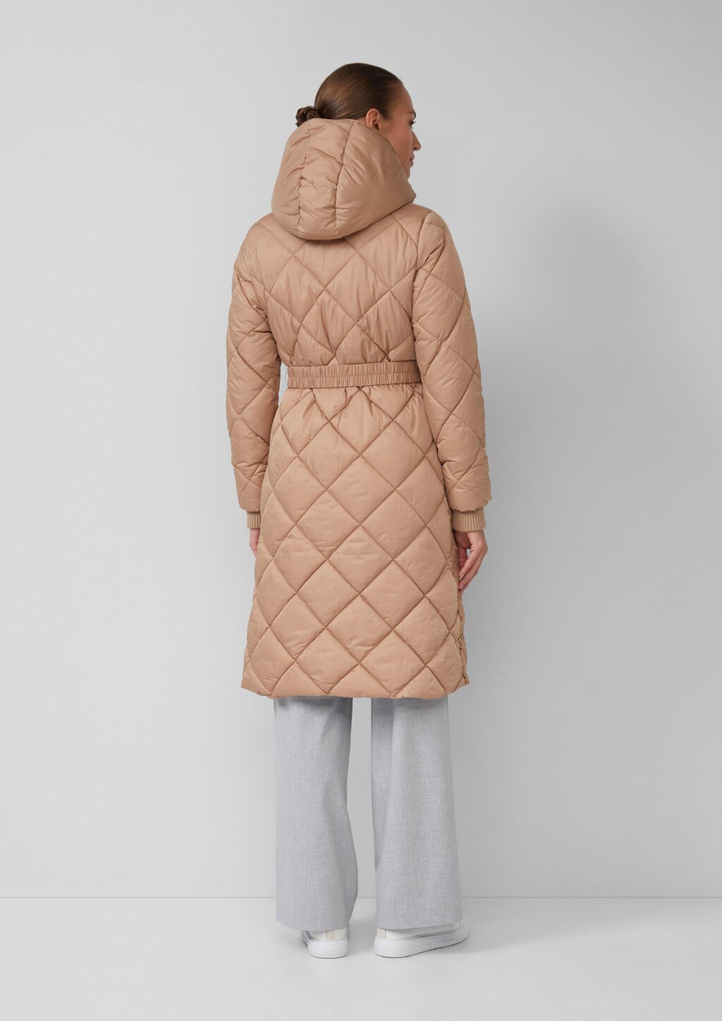 Wattierter Steppmantel mit abnehmbarer Kapuze und Reißverschluss