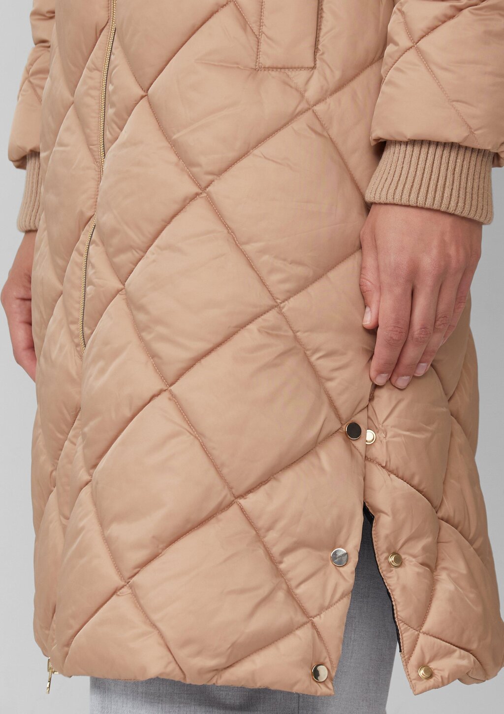 Wattierter Steppmantel mit abnehmbarer Kapuze und Reißverschluss