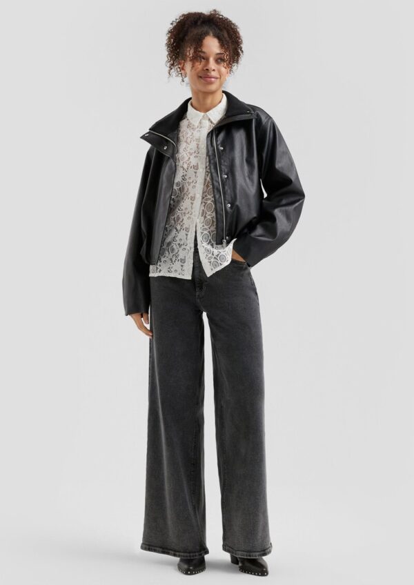 Spitzenbluse mit Knopfleiste