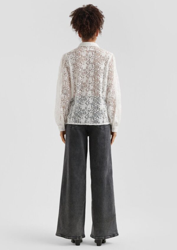 Spitzenbluse mit Knopfleiste
