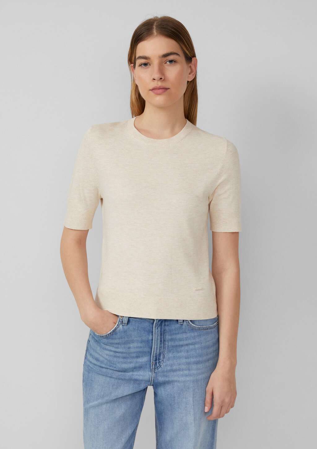 Kurzärmeliger Strickpullover mit Rippbündchen im Slim Fit