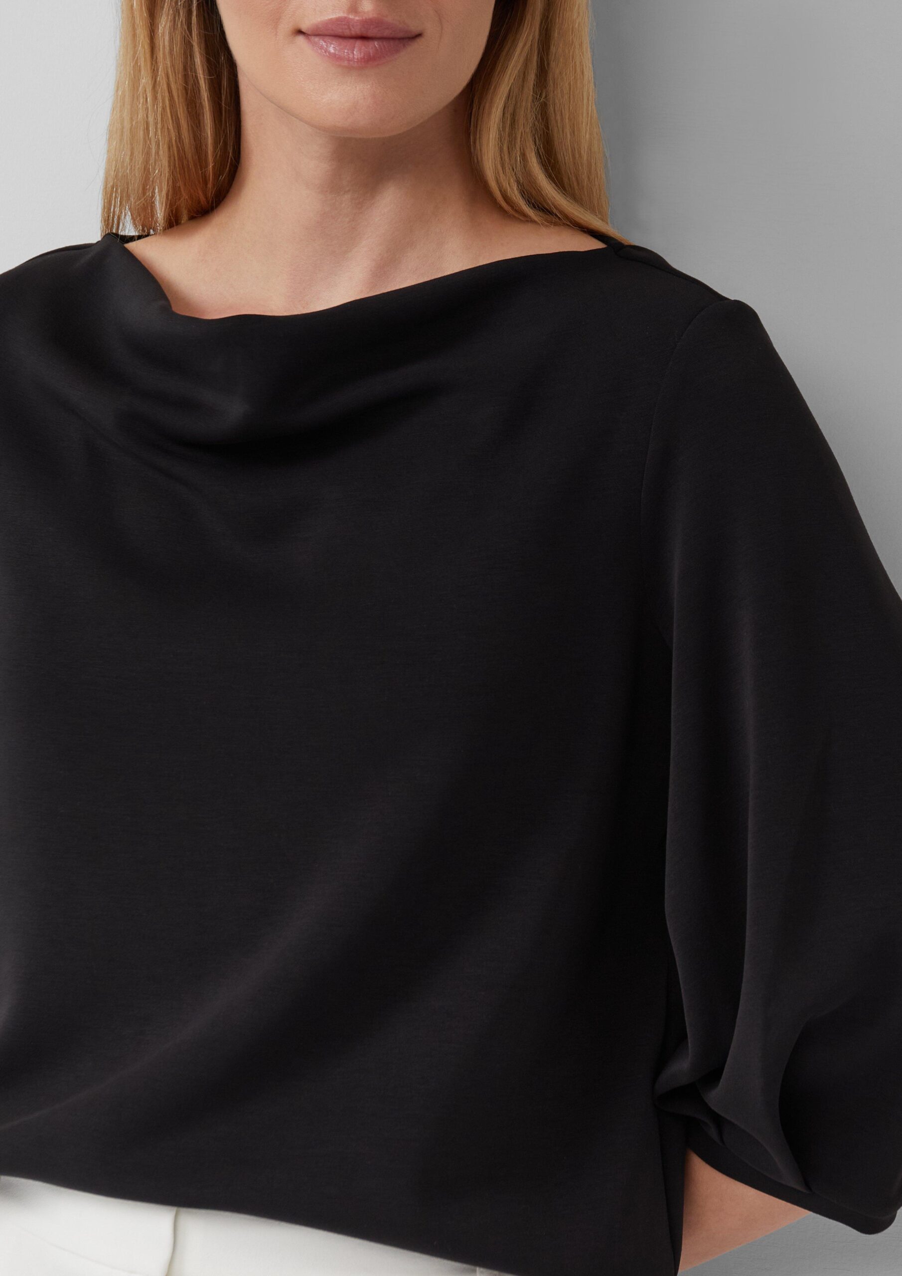 Weiches Sweatshirt aus Scuba mit Wasserfall-Ausschnitt