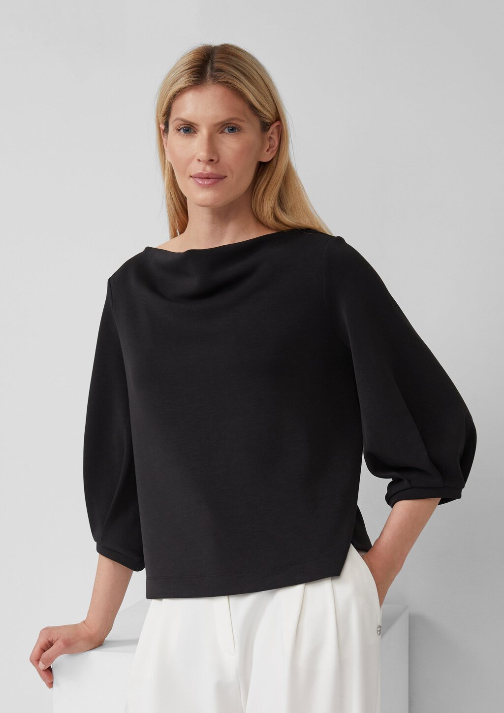 Weiches Sweatshirt aus Scuba mit Wasserfall-Ausschnitt