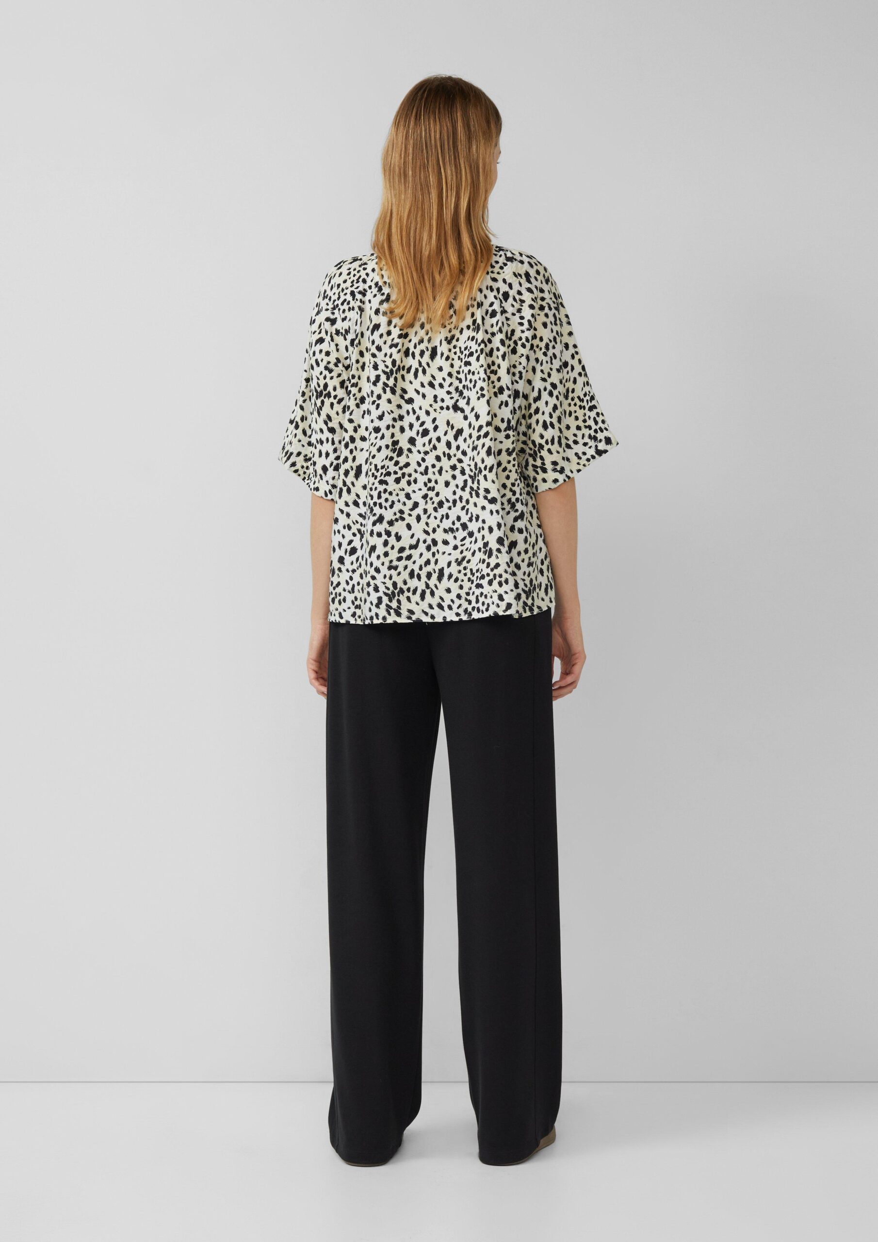 Strukturierte Bluse aus Viskosemix mit Raffung