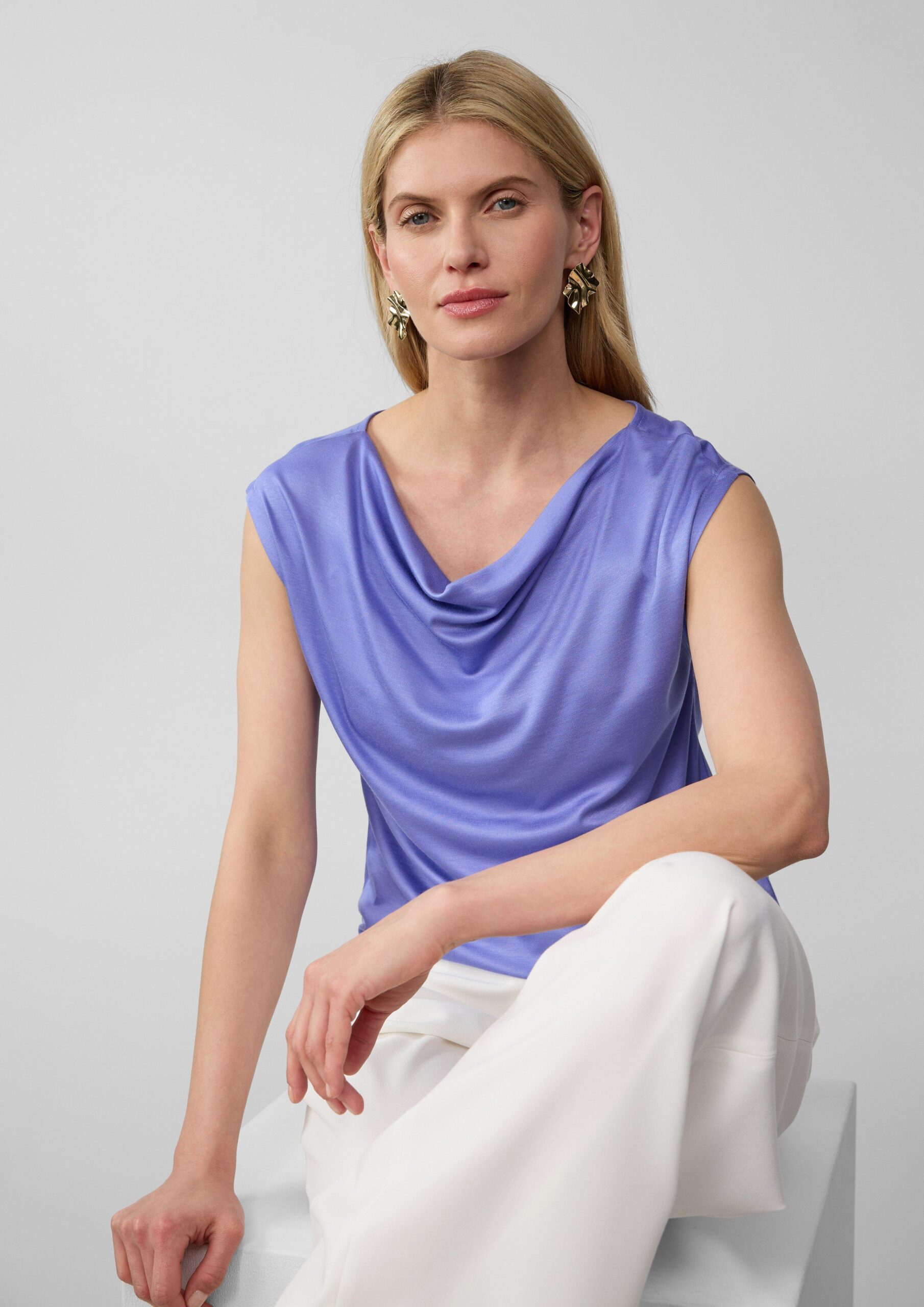 T-Shirt aus Viskose mit Wasserfall-Ausschnitt