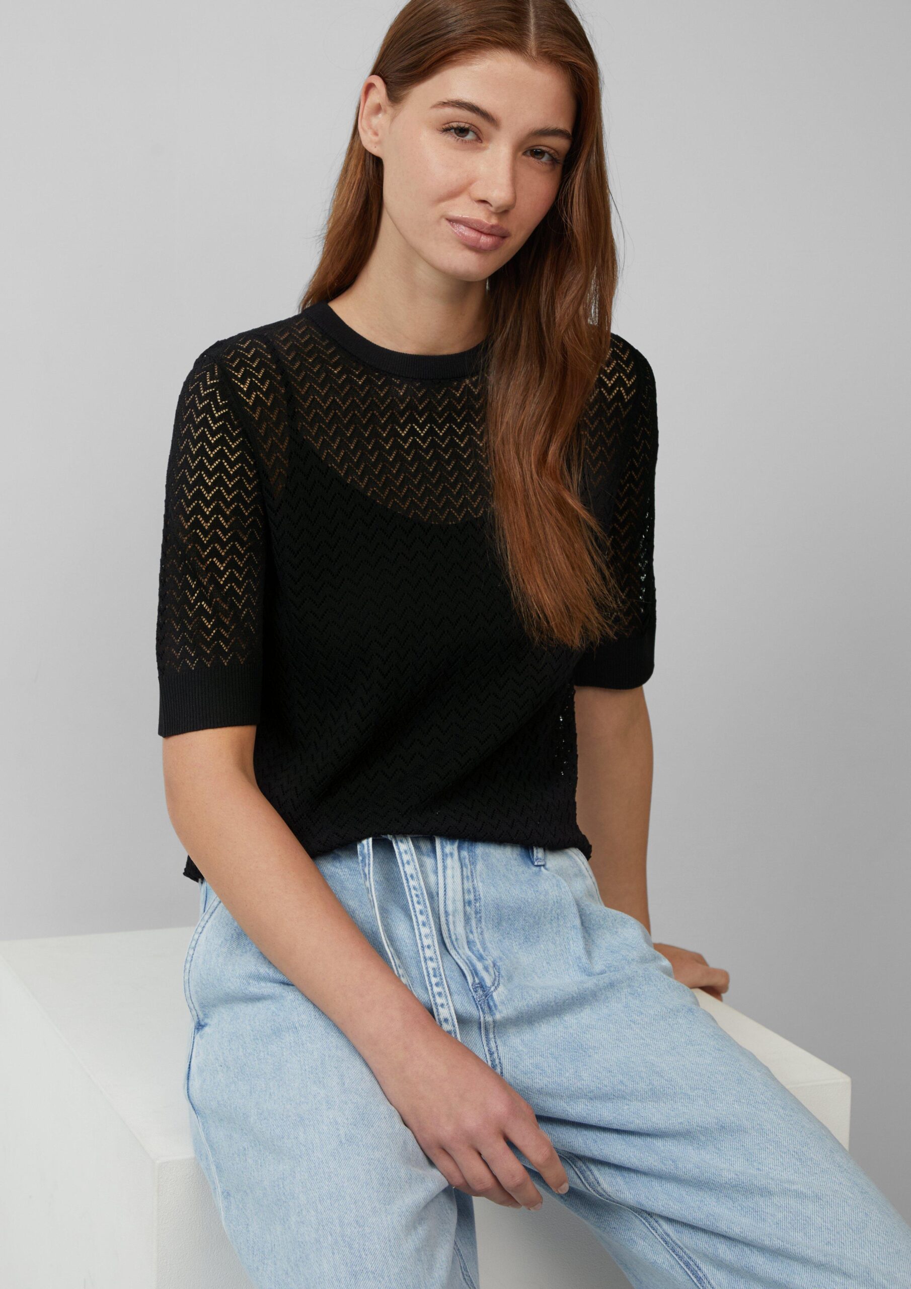 Transparenter Feinstrickpullover mit Lochmuster aus Viskosemix