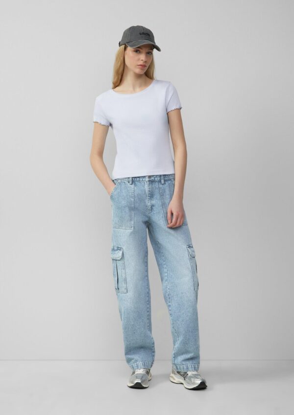 Verkürtzes Rippshirt mit Rundhalsausschnitt