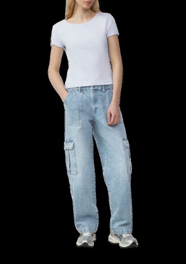 Verkürtzes Rippshirt mit Rundhalsausschnitt