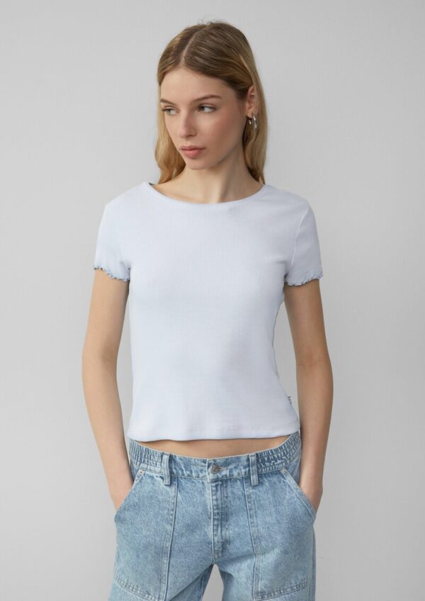 Verkürtzes Rippshirt mit Rundhalsausschnitt