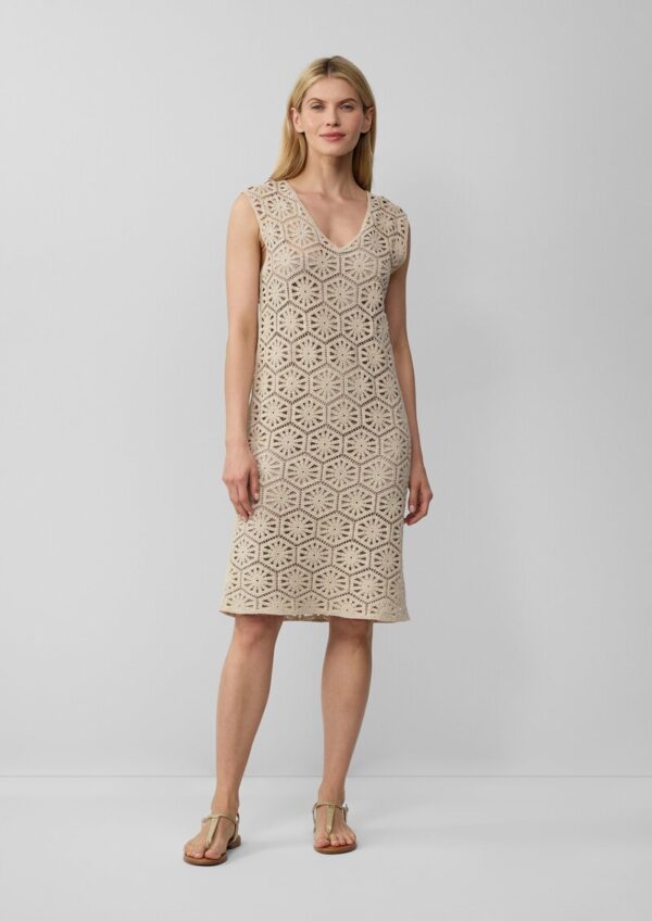 Kleid aus Häkelspitze mit V-Ausschnitt und Unterkleid