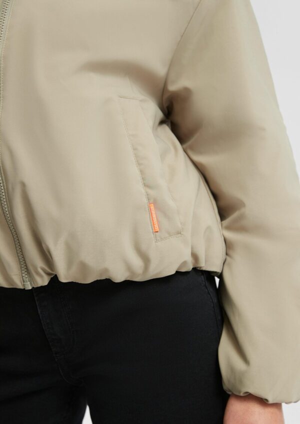 Leicht wattierter Blouson mit überschnittener Schulter