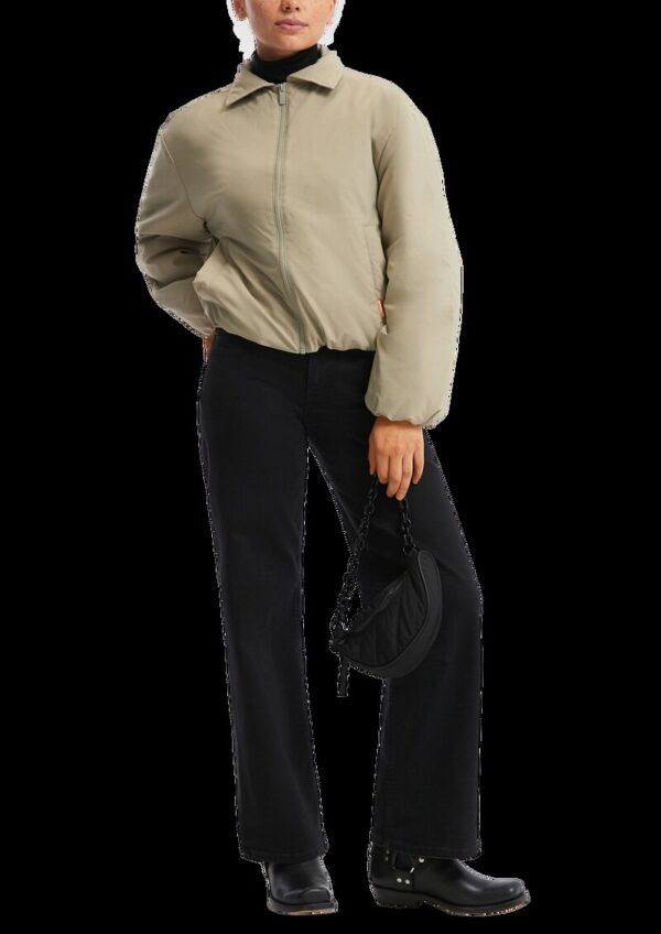 Leicht wattierter Blouson mit überschnittener Schulter