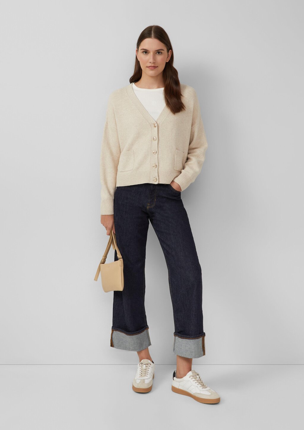 Oversized Strickjacke mit dekorativen Knöpfen