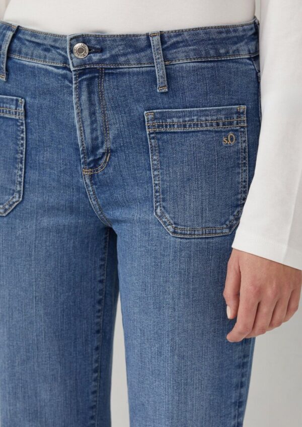 Jeans / Regular Fit / Mid Rise / Flared Leg / aufgesetzte Taschen