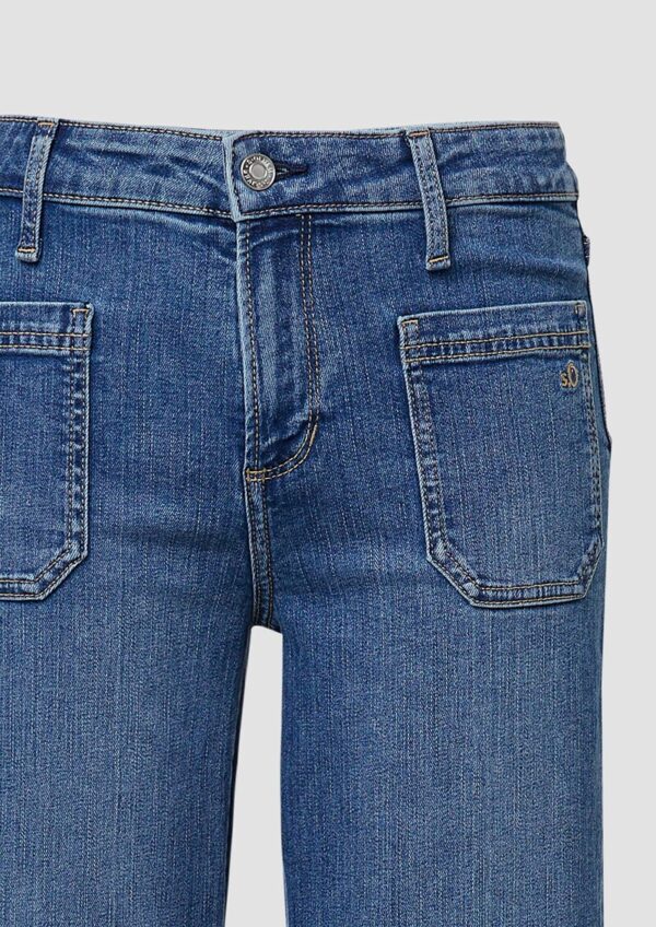Jeans / Regular Fit / Mid Rise / Flared Leg / aufgesetzte Taschen
