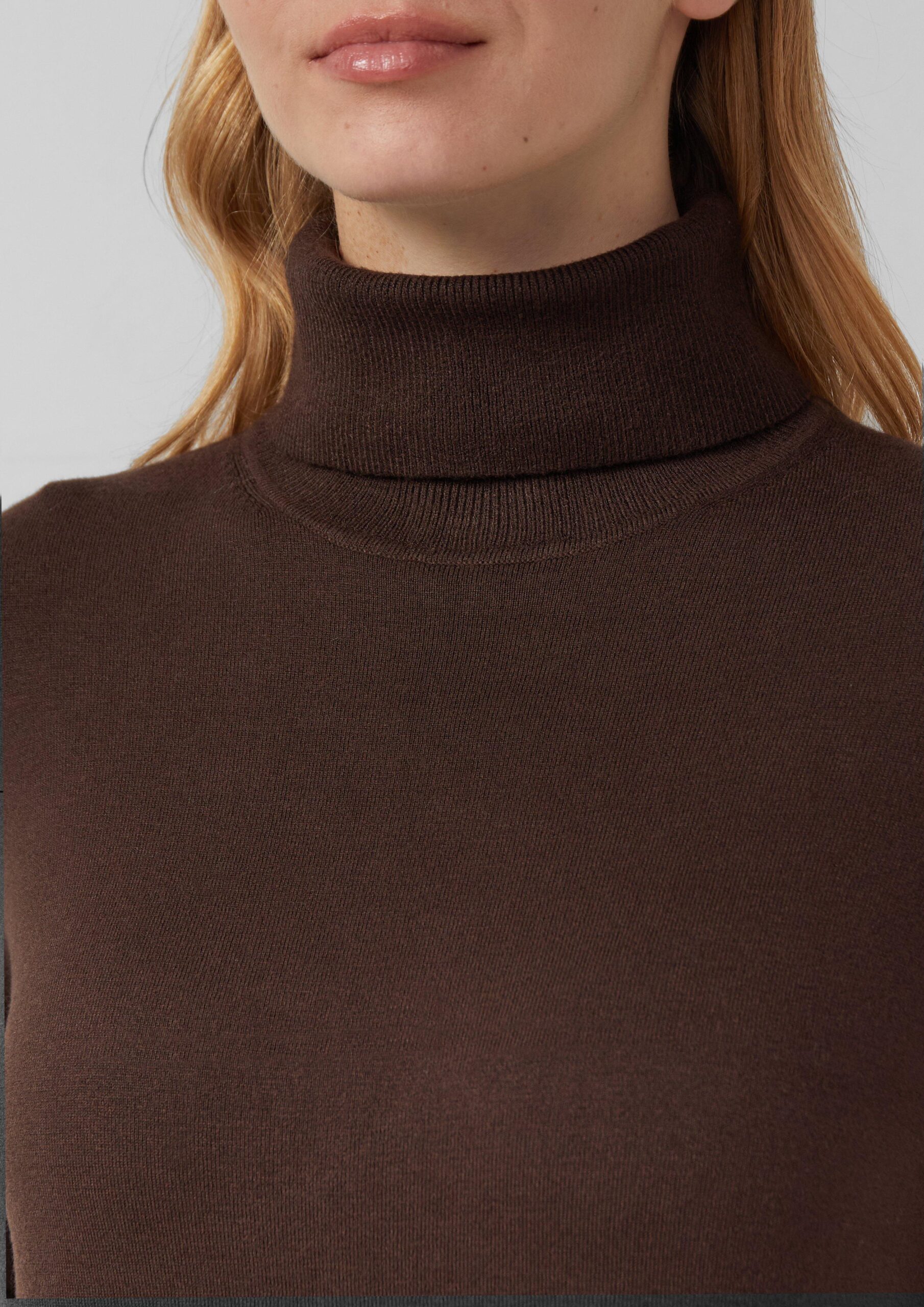 Rollkragenpullover aus Viskosemix